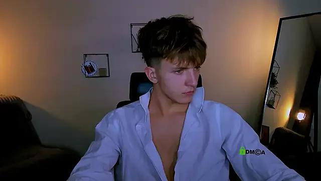 travis_wolf_ on StripChat