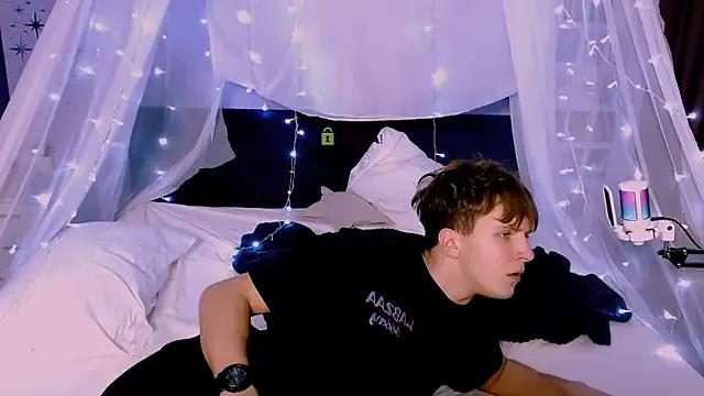 travis_wolf_ on StripChat