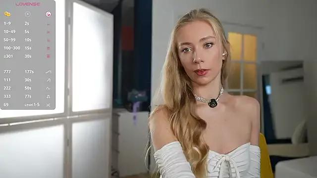 Vika54784 on StripChat
