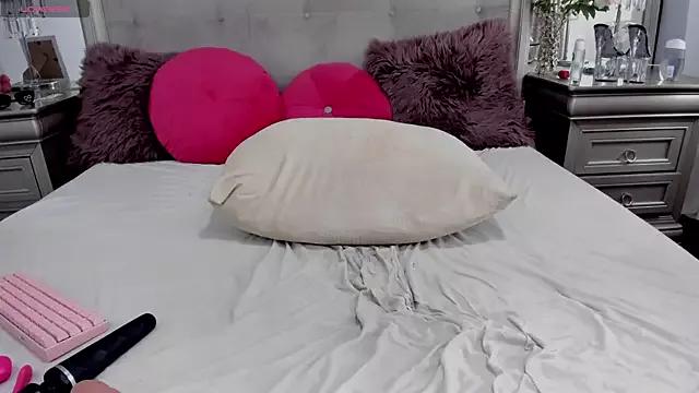 Freechat wildhotsexblonde on StripChat