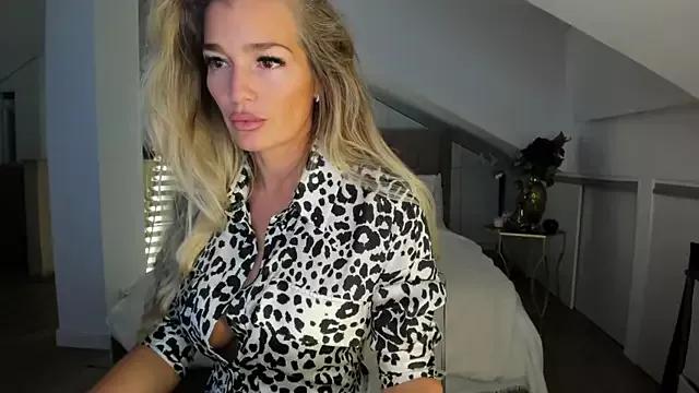 Yourhotqueeen on StripChat