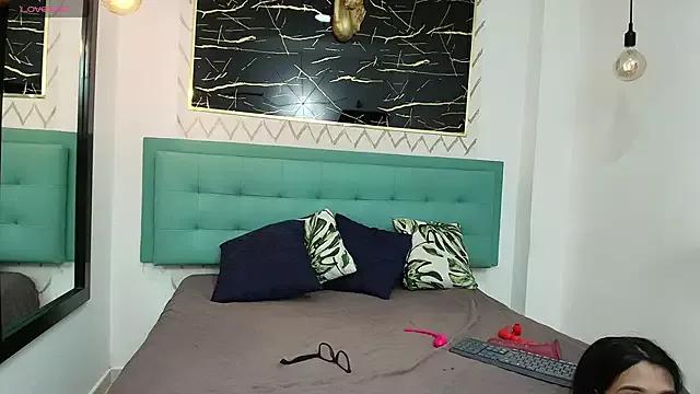 zhamira_21 on StripChat